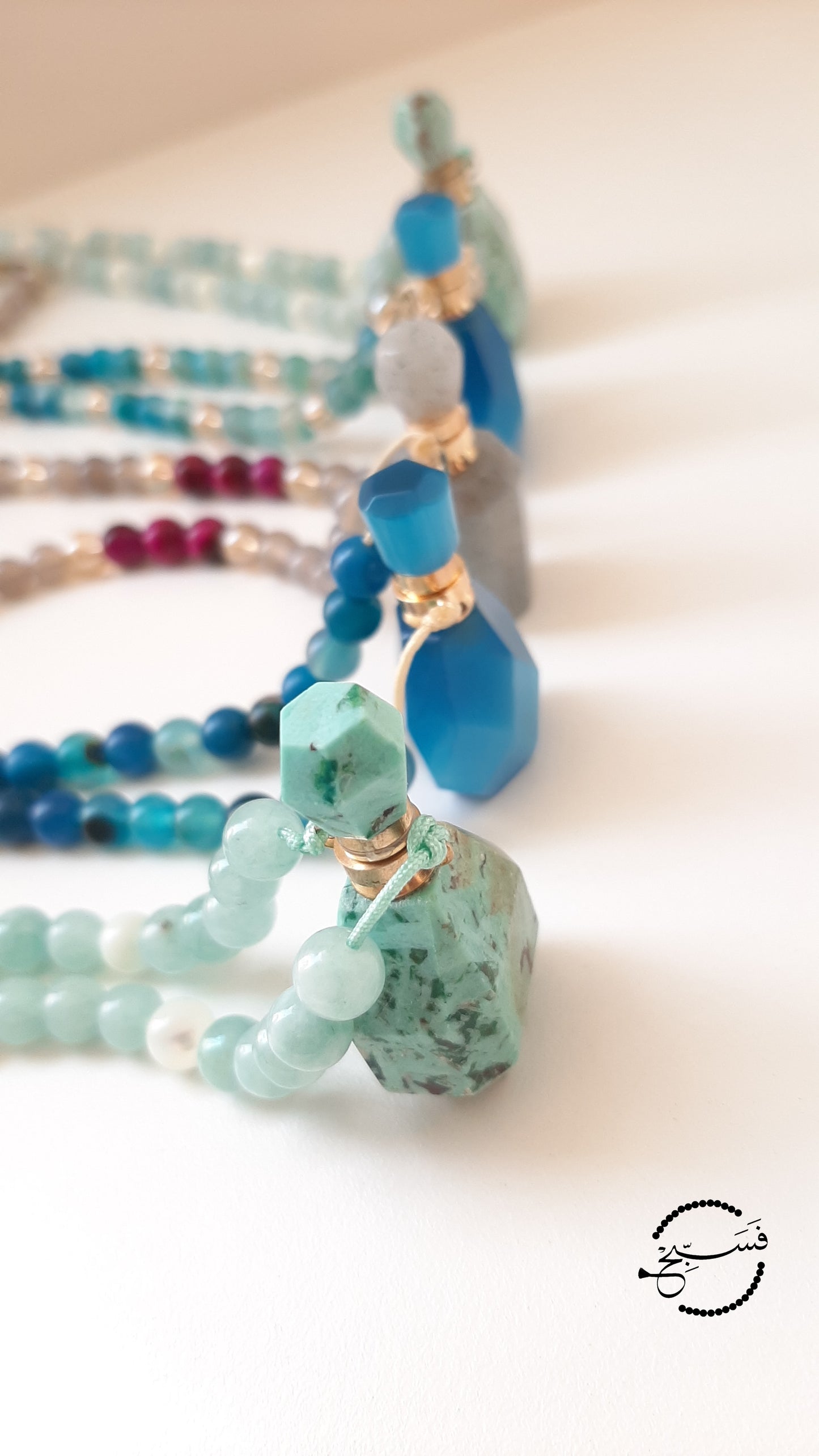 Amazonite perfume vial with amazonite and sea sediment beads. These little vials open up and come with a dropper so that you can add your favourite scent. Packaged in a luxurious pouch and a gift box. 99 beads