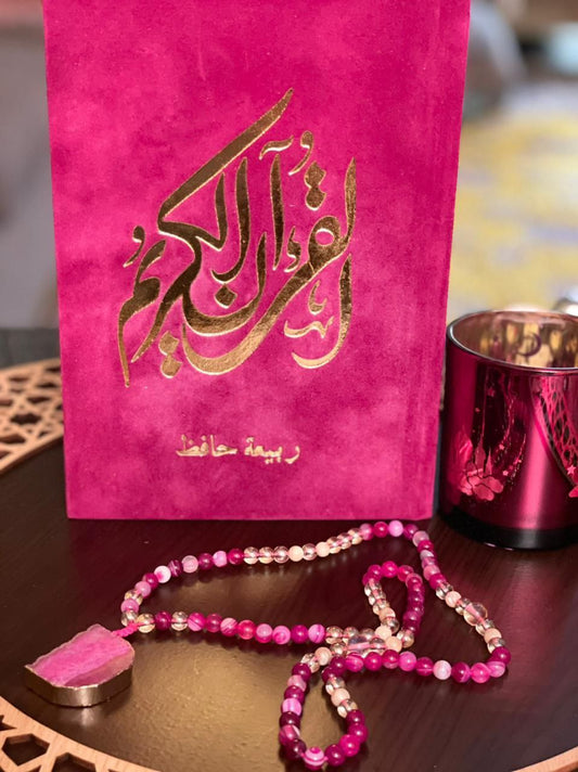 Hot pink agate beads with natural trochus shell and gold beads. The pendant is pink agate. Please note that the shape of each pendant may vary. Packaged in a luxurious pouch and a gift box. 99 beads