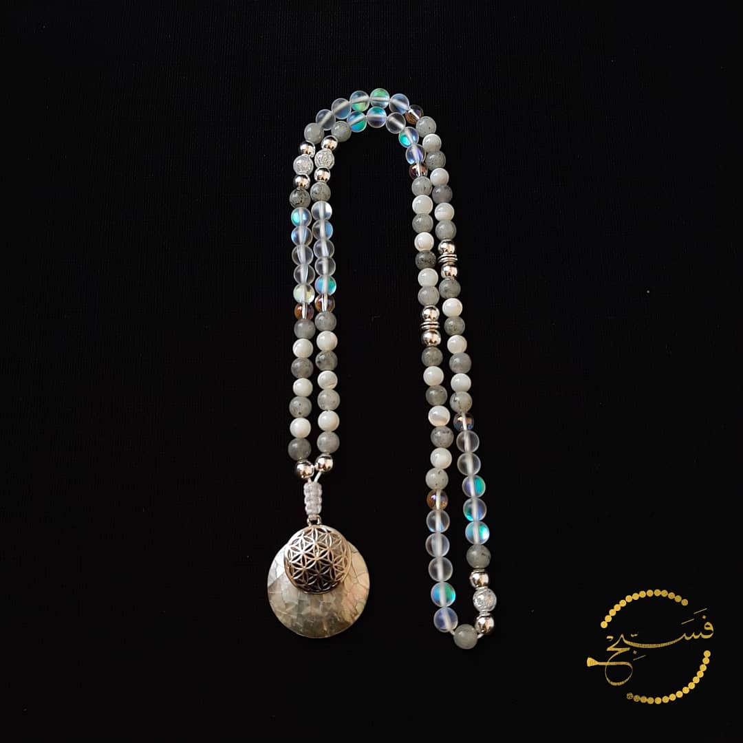 These beautiful shell pendants come in white or grey, with a silver geometric design overlay. We've used trochus shell, moonstone and agate beads to create these pieces.  Packaged in a luxurious pouch and a gift box.  99 beads