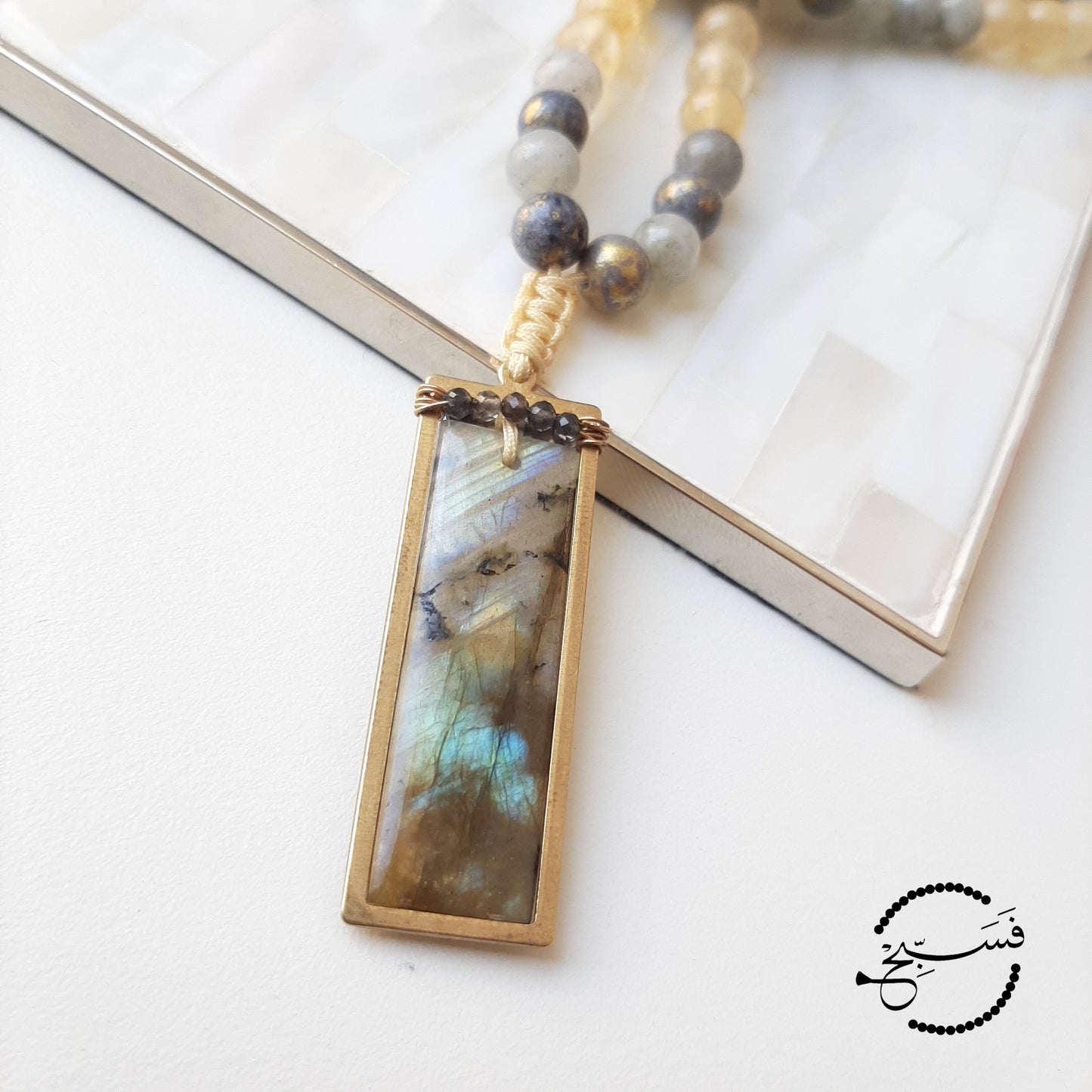 Absolutely stunning natural flash labradorite stone. This beauty glimmers in the light ma sha Allah. Delicately handcrafted into a pendant with natural obsidian beads.  Labradorite and smoky quartz beads are used to match the pendant.  Packaged in a luxurious pouch and a gift box.  99 beads