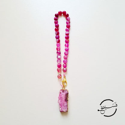 Hot pink agate beads and pendant.   33 bead tasbih that can be attached to your bag.   Packaged in a luxurious pouch and a gift box.